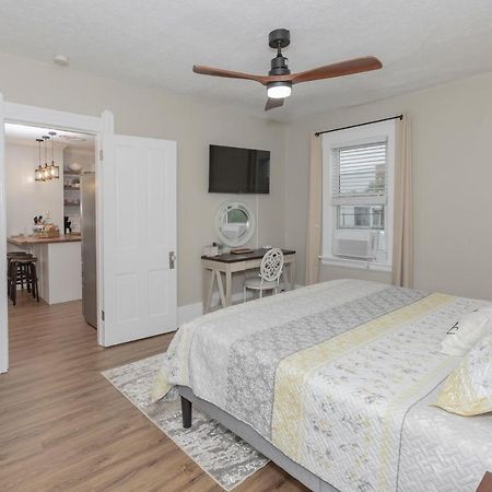 Apartamento In The Heart Of Little Italy! Free Parking! Cleveland Exterior foto