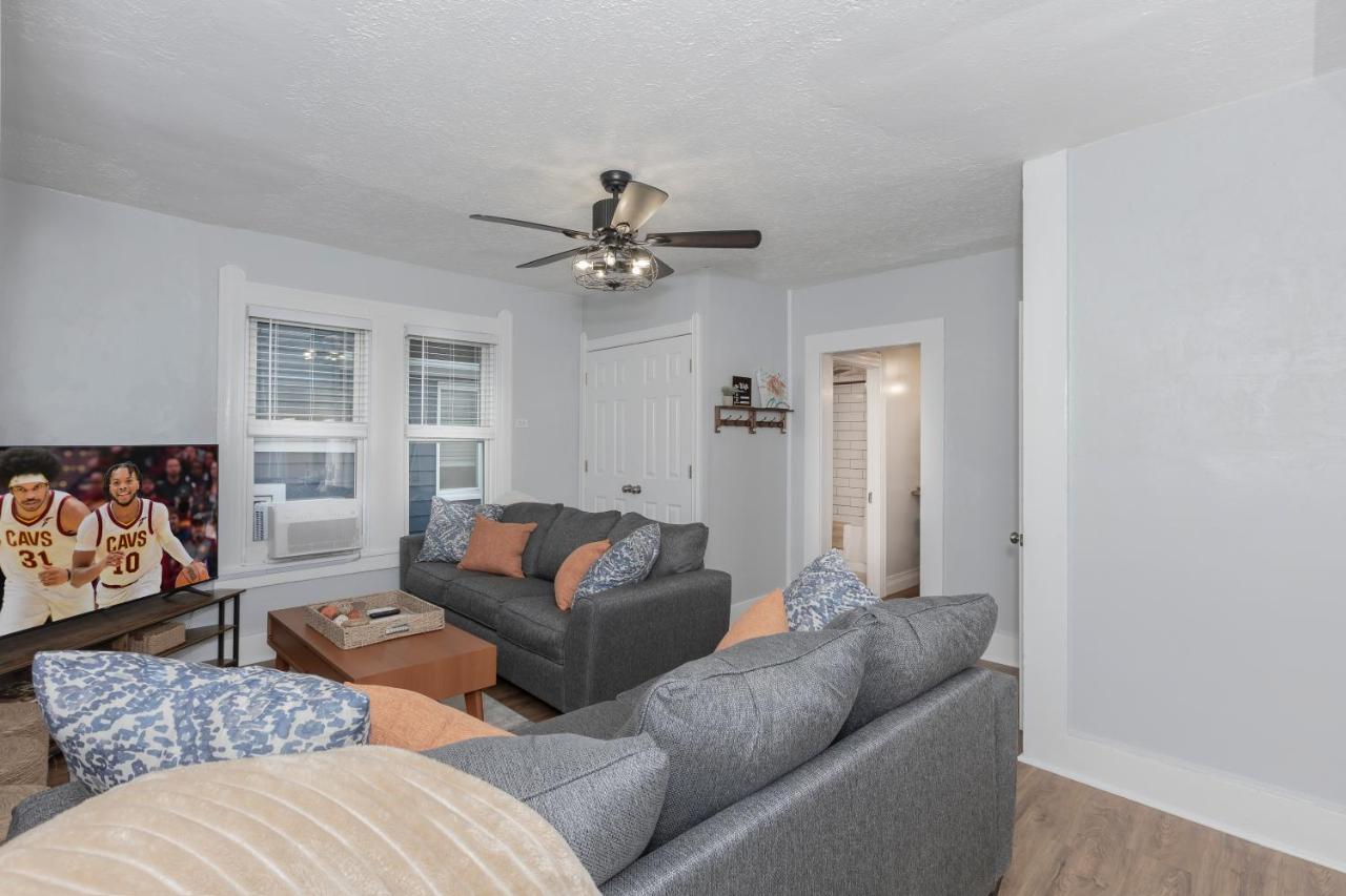 Apartamento In The Heart Of Little Italy! Free Parking! Cleveland Exterior foto