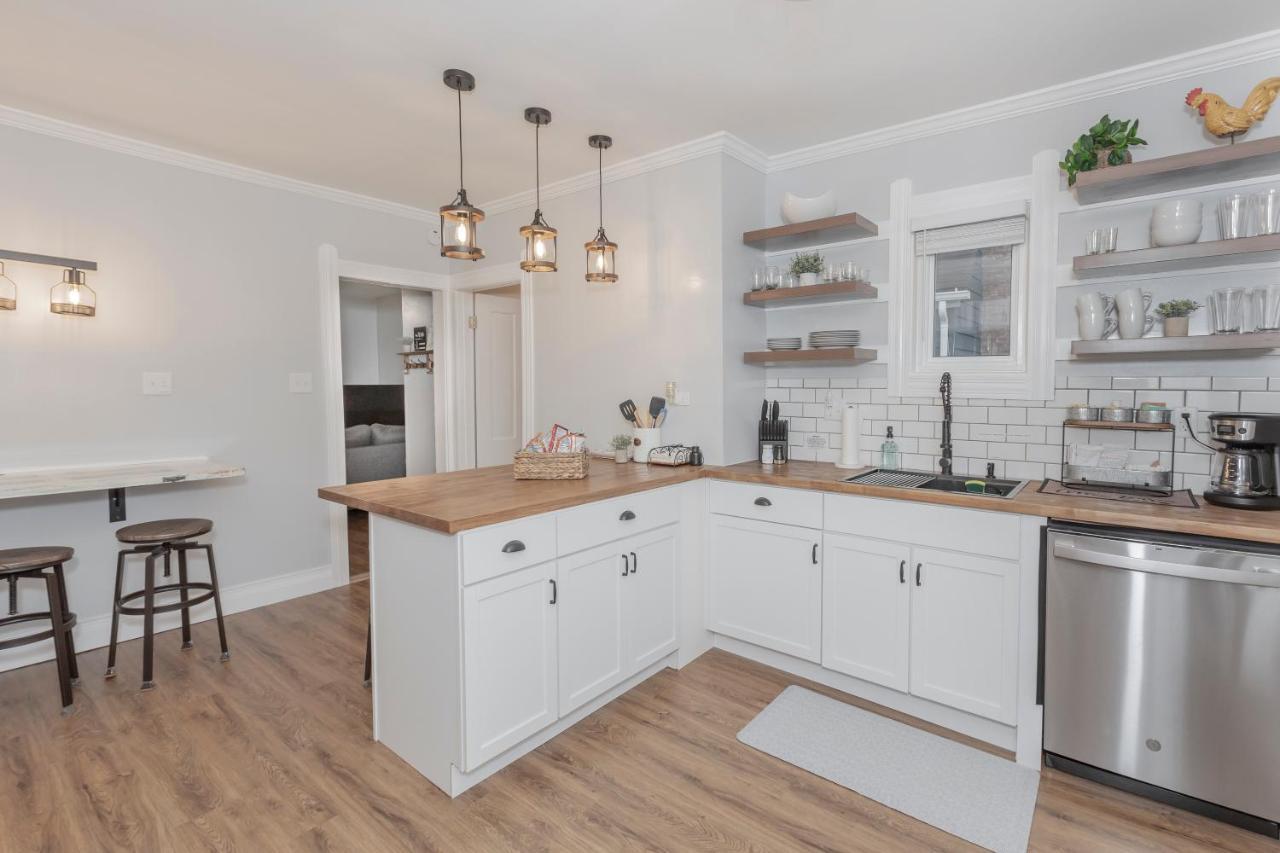 Apartamento In The Heart Of Little Italy! Free Parking! Cleveland Exterior foto