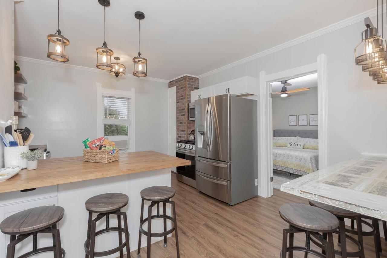 Apartamento In The Heart Of Little Italy! Free Parking! Cleveland Exterior foto