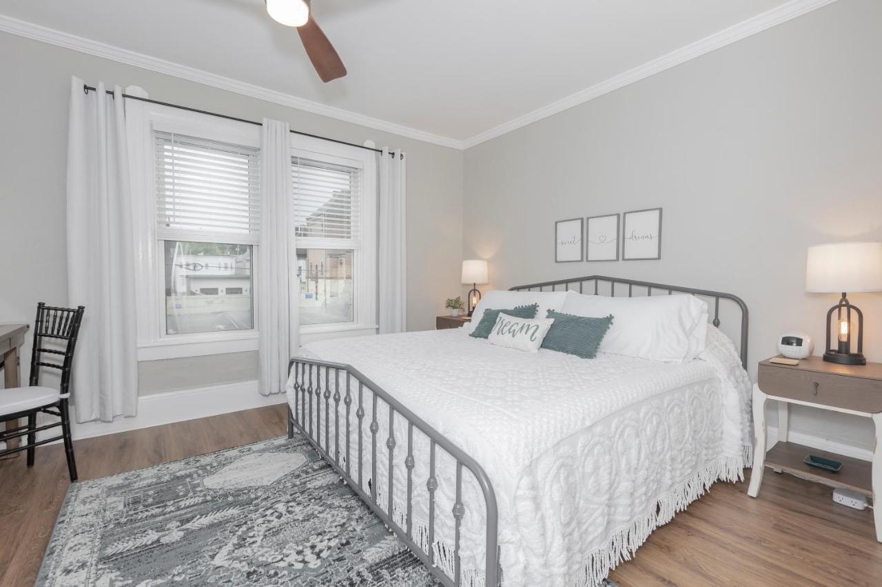Apartamento In The Heart Of Little Italy! Free Parking! Cleveland Exterior foto