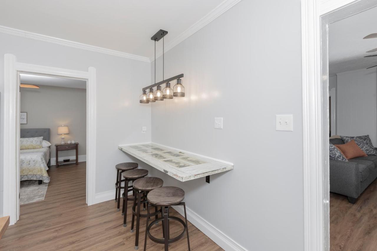Apartamento In The Heart Of Little Italy! Free Parking! Cleveland Exterior foto