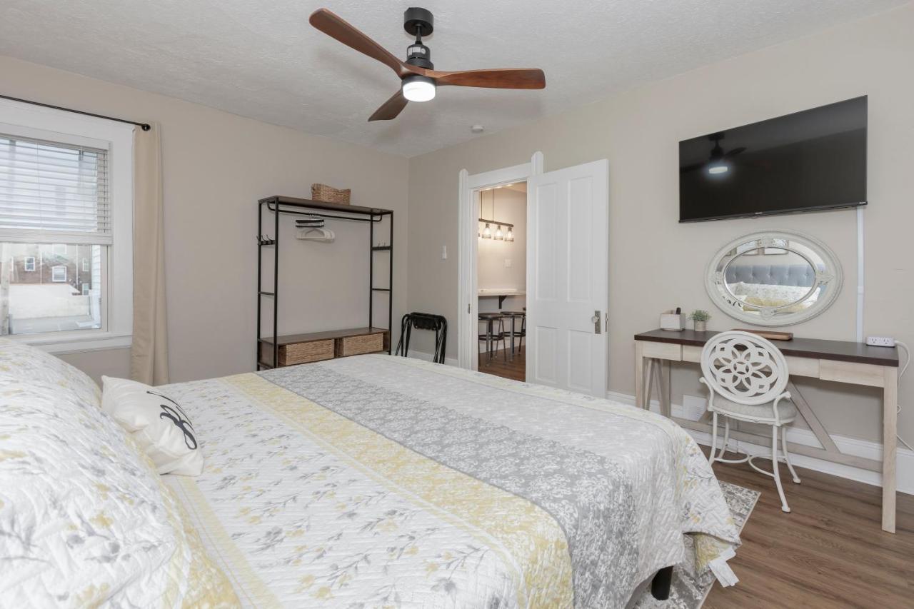 Apartamento In The Heart Of Little Italy! Free Parking! Cleveland Exterior foto
