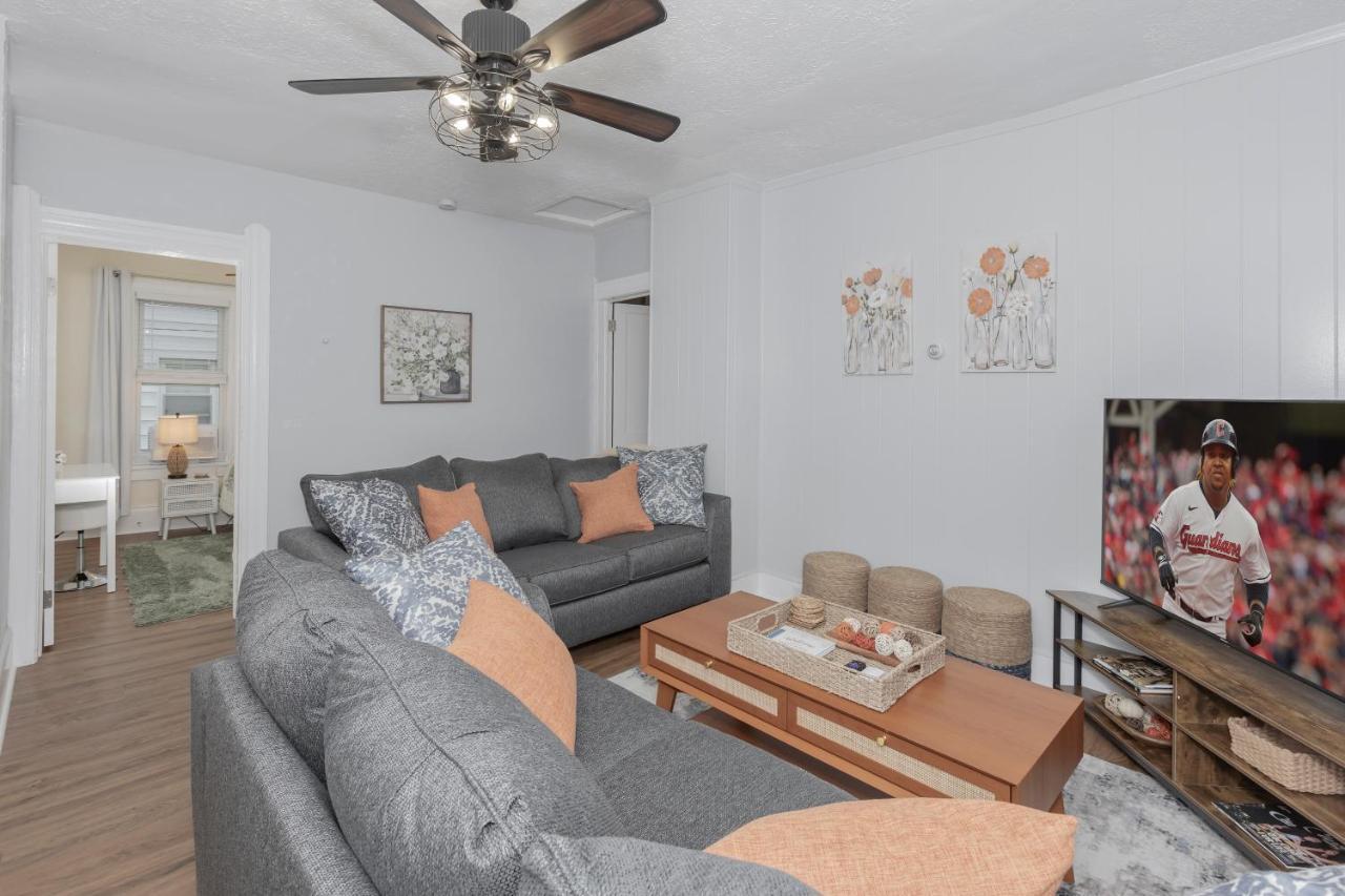 Apartamento In The Heart Of Little Italy! Free Parking! Cleveland Exterior foto