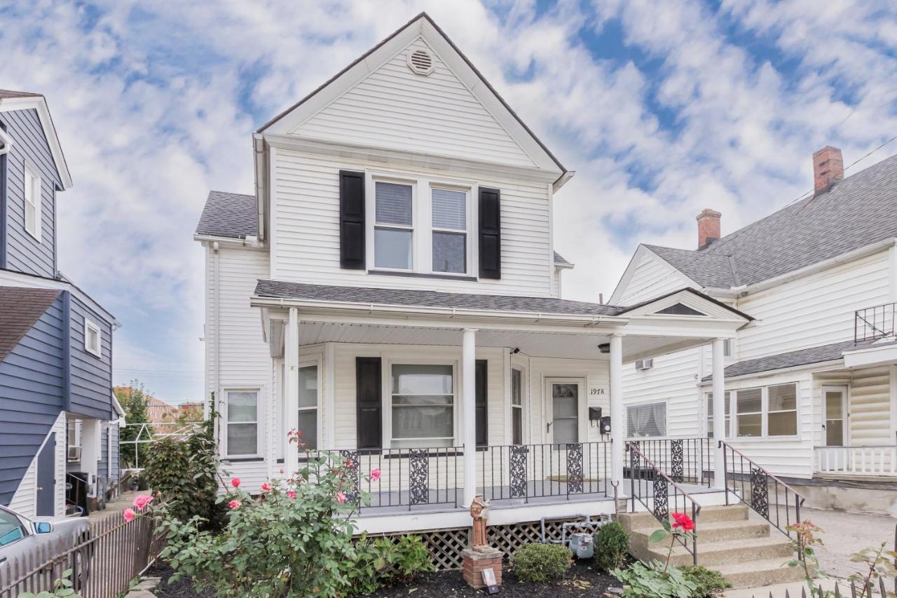 Apartamento In The Heart Of Little Italy! Free Parking! Cleveland Exterior foto